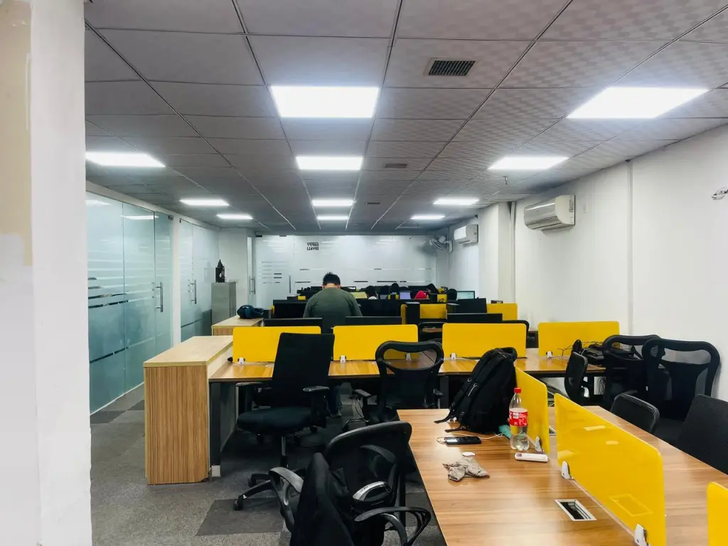 605783762_co working (4).webp